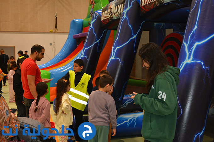 المركز الجماهيري في جلجولية ينظم أمسية فعاليات للاطفال في القاعة الرياضية 